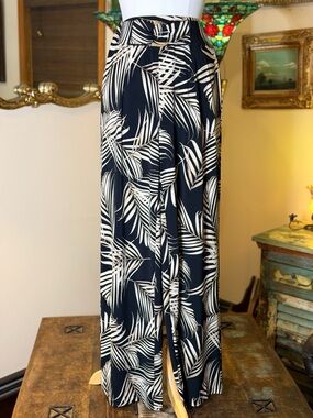 Women's Black & Cream Palm Print Wide-Leg Pants w/decorative belt buckle accent